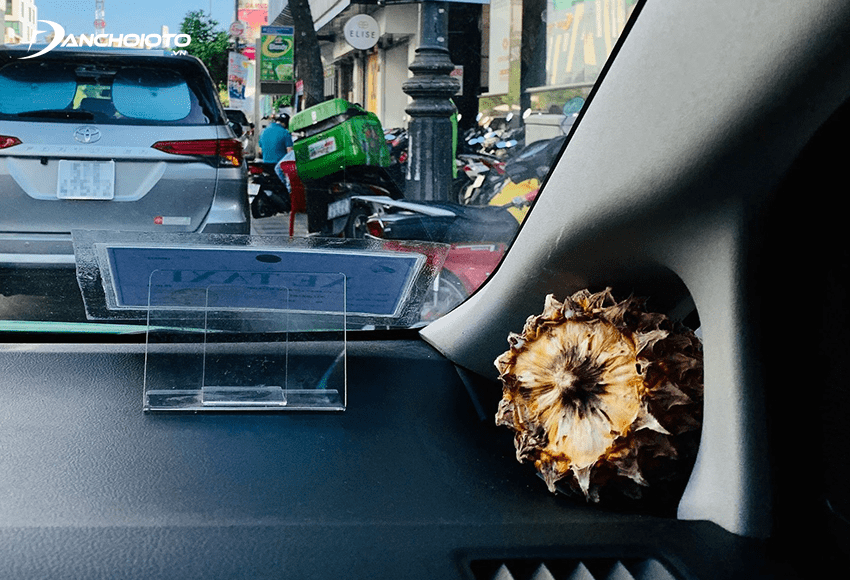cách khử mùi xe ô tô mới bằng hoa quả