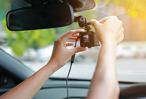 camera hành trình: trang bị đồ chơi cho xe hơi